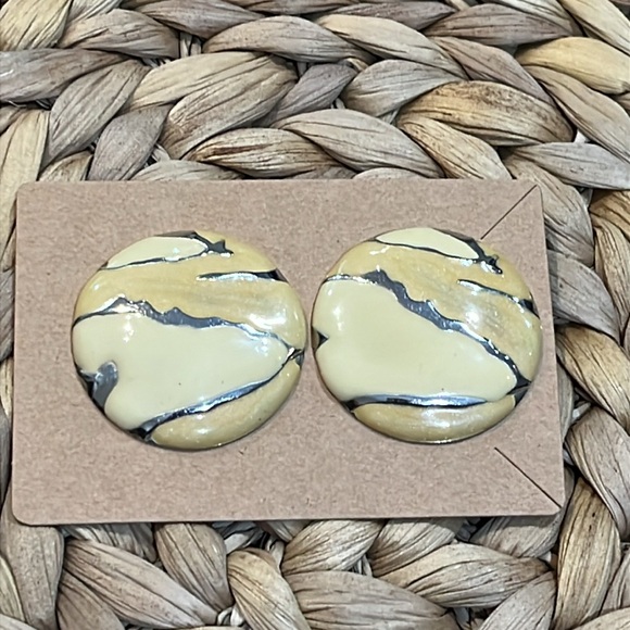 Vintage Rare Animal Print Earrings Enamel Round Beige Silver Spring 80s - Picture 1 of 7